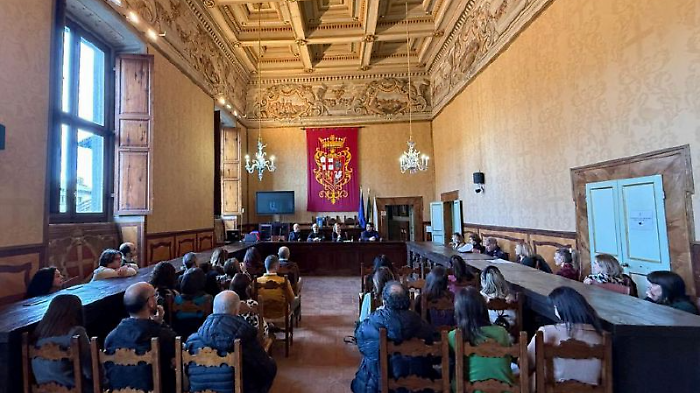 Il sindaco allo scambio di auguri tra giunta e dipendenti comunali: &ldquo;Macchina efficiente e snella&rdquo;. Diciannove assunzioni in arrivo