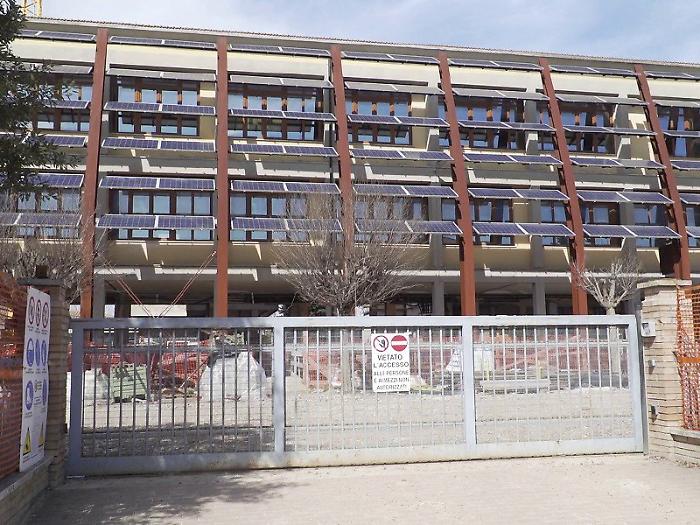 Battute finali per il cantiere alla scuola Rosselli-Rasetti: il punto del sindaco Burico