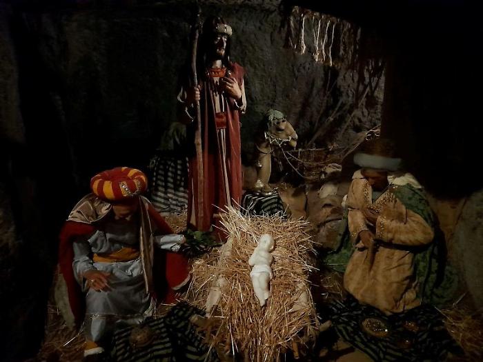 Orvieto, nel Pozzo della Cava con Pilato e l&rsquo;Intelligenza Artificiale: alla scoperta del presepe ideato da Marco Sciarra