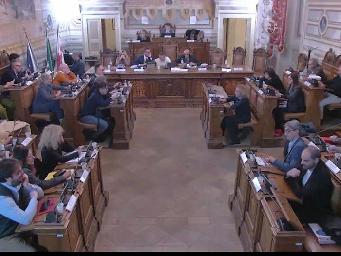 Foligno, il Comune non alza Irpef e Imu per il 2026