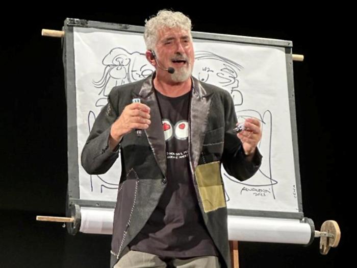 Alvalenti porta l&rsquo;amore in scena a Castel Viscardo con il nuovo spettacolo tra monologo e disegni umoristici