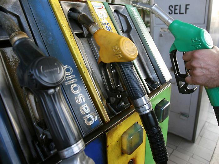 L&rsquo;Unione consumatori: "Su accise carburante solo pochi furbetti". Qualche speculazione in Umbria, Sicilia e Toscana