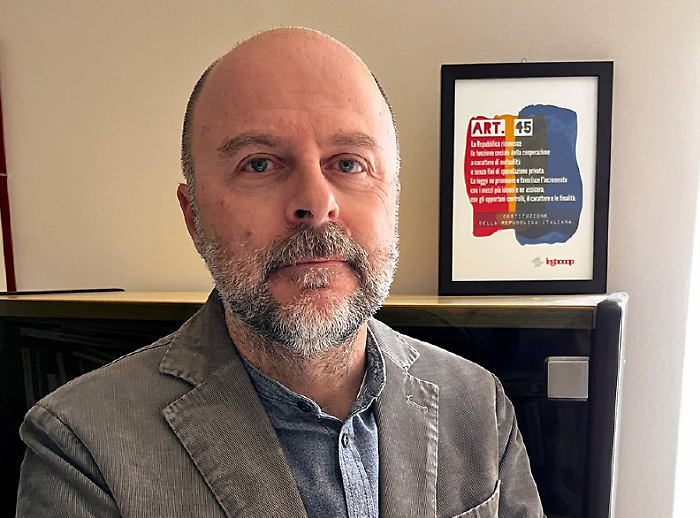 "Quattro donne fragili rischiano il posto di lavoro". La denuncia di Legacoopsociali per il possibile cambio della cooperativa che svolge le pulizie in Comune