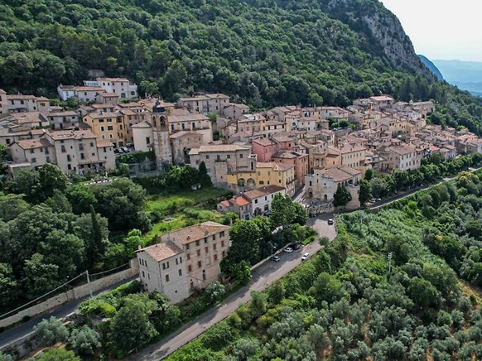 Contributi per sistemare le case: nuova opportunit&agrave; per il borgo di Cesi