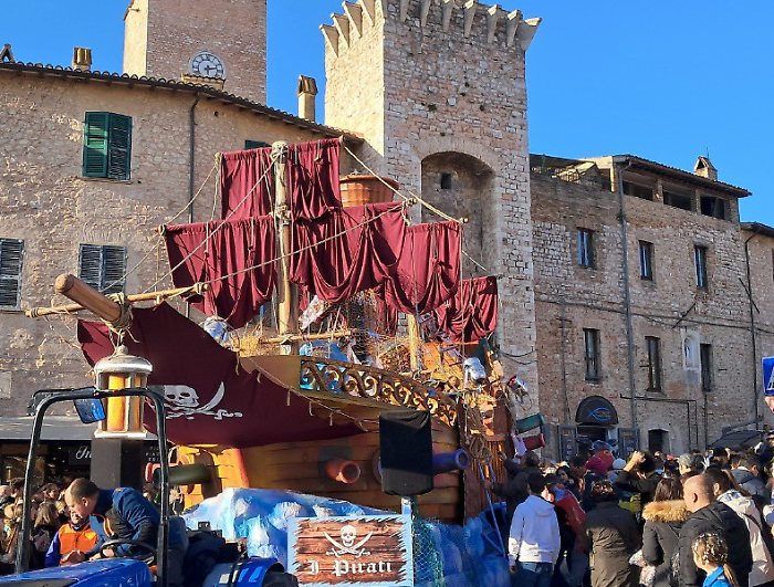  Conto alla rovescia a Sant'Eraclito: il Carnevale scalda i motori "Ma ci servono volontari"