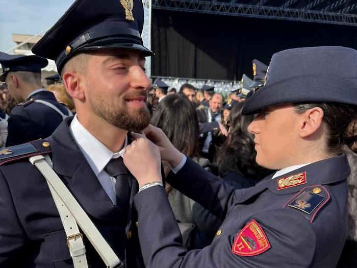 "La polizia affare di famiglia": in casa Bottini, dopo babbo Francesco e la figlia Giulia, ha giurato anche il primogenito Filippo
