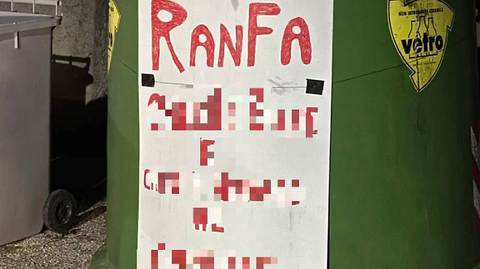 Striscione intimidatorio sotto casa della presidente del consiglio comunale Elena Ranfa