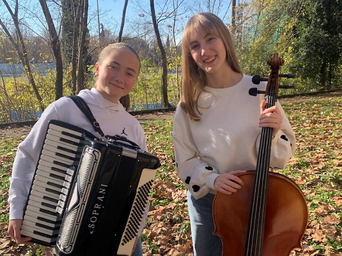 Irene e Serena Ferlito lanciano un brano inedito. Debutto discografico per le due sorelle di Stroncone con "Scie del desiderio"
