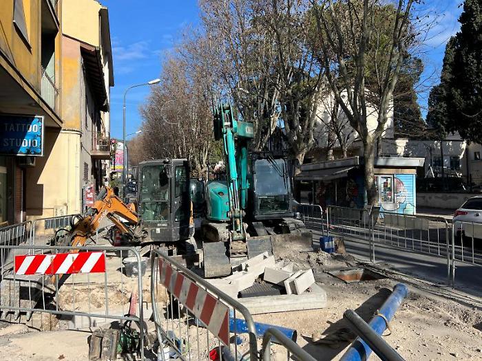 Borgo Bovio, lavori alla rete idrica: nel cantiere Sii riaffiora un reperto di possibile interesse archeologico