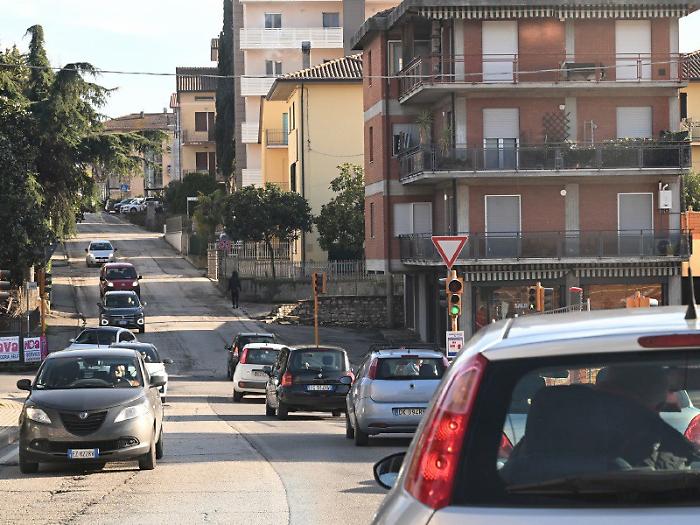 Cantieri infiniti a San Sisto, la rivolta dei commercianti: "Siamo stanchi, anzi esasperati, delle promesse mai mantenute"