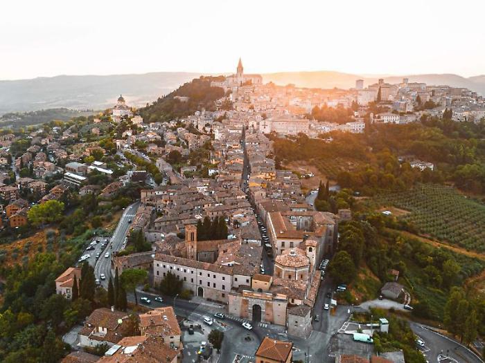 Tutti pazzi per l&rsquo;Umbria: Trasimeno e Todi tra le mete pi&ugrave; ambite dagli stranieri