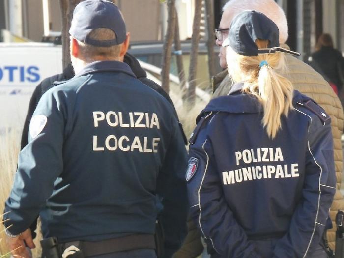 Alla guida con la patente revocata di un&rsquo;auto senza assicurazione: denunciato un uomo e sequestrata la macchina