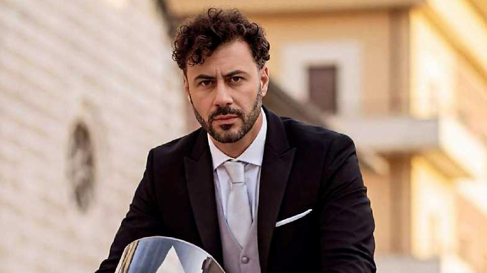 Bastia Umbra diventa protagonista in tv: piazza Mazzini cuore dello spot con Stefano Torrese