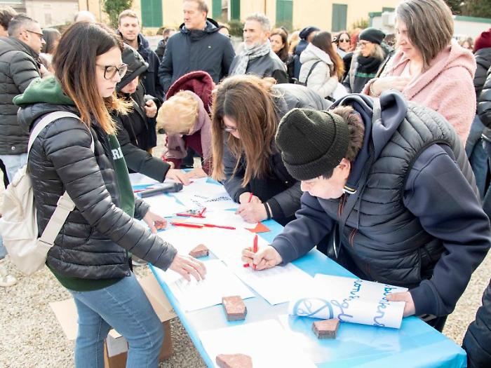 Citt&agrave; di Castello, raccolte 2.800 firme contro l&rsquo;accorpamento della Alighieri-Pascoli