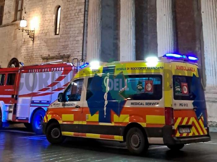 Assisi, si teme una fuga di gas in centro storico. Scatta l'allarme per polizia, vigili del fuoco e 118