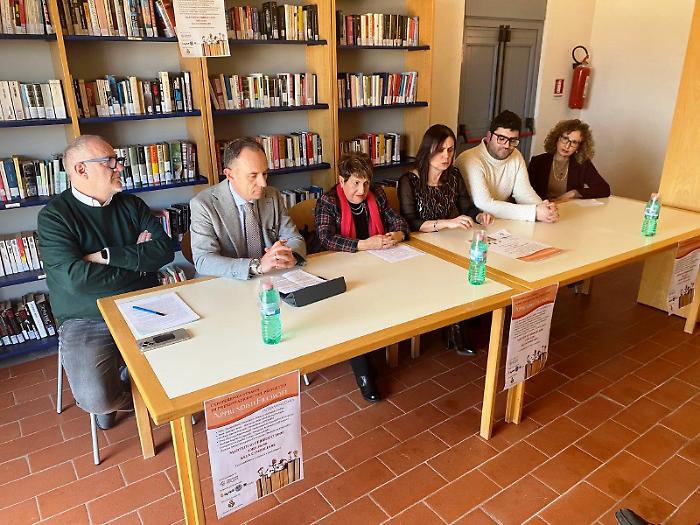 Gualdo Tadino, studenti e apprendisti filosofi: tra i banchi di scuola per sviluppare insieme il pensiero critico 