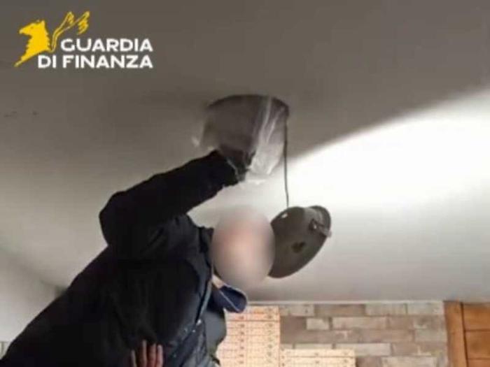 Tre anni per 17 chili di coca: il capo della banda di Foligno arrestato ed espulso