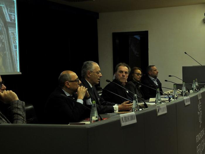 S&rsquo;illumina il Collegio del Cambio: Sala delle Colonne gremita per la presentazione dell&rsquo;intervento