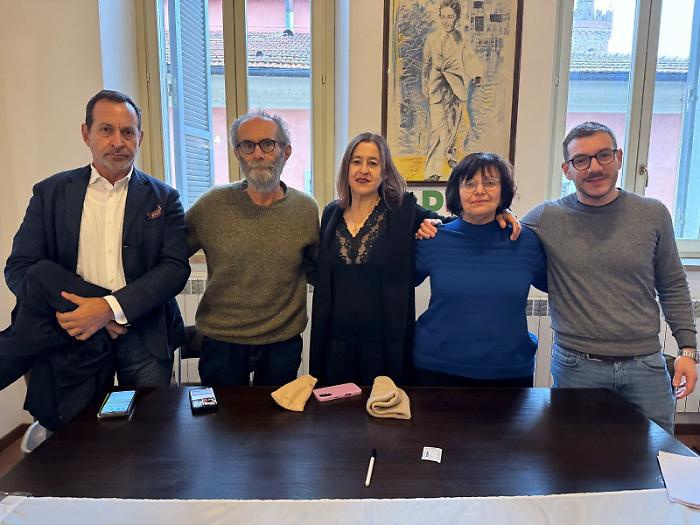 Il gruppo consiliare del Pd con il segretario Bellucci