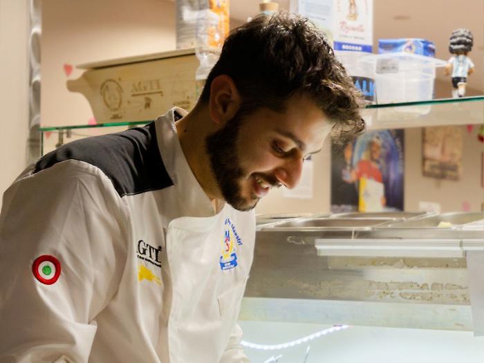 Il Campione del mondo di pizza 2023 ha aperto un suo locale a Torricella