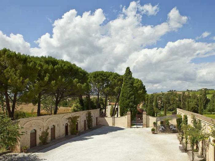 Montefalco, il vino incontra l&rsquo;arte dei sensi: torna il Nose Art Festival di Scacciadiavoli tra performance olfattive e memoria