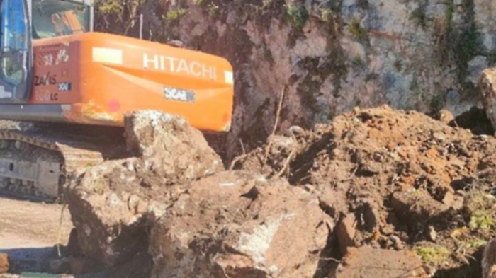 Frana, la strada resta chiusa: cambiano gli orari delle scuole
