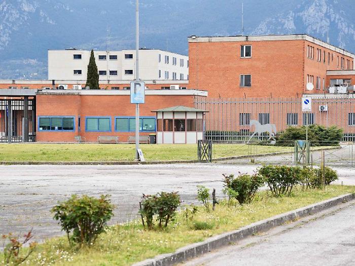 Agente accoltellato a una mano durante una rissa tra detenuti: l'Osapp denuncia l'episodio a Sabbione