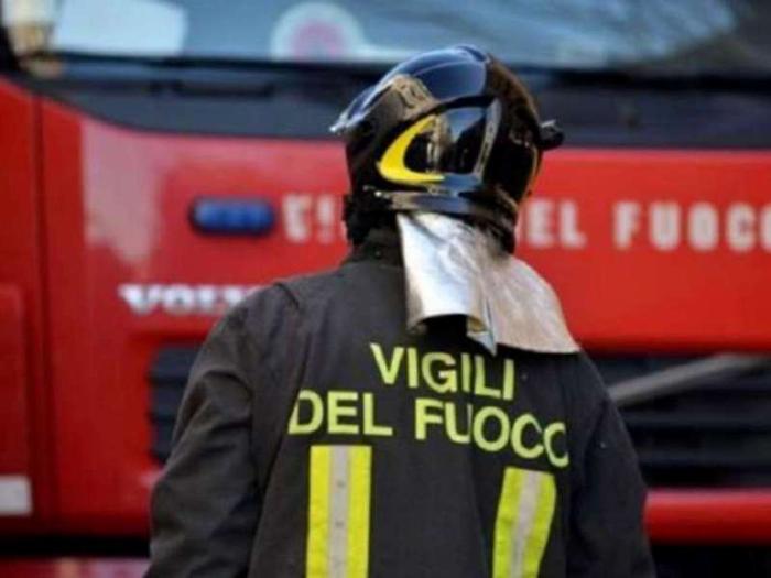 Spoleto, auto in fiamme nella notte: si sospetta il dolo