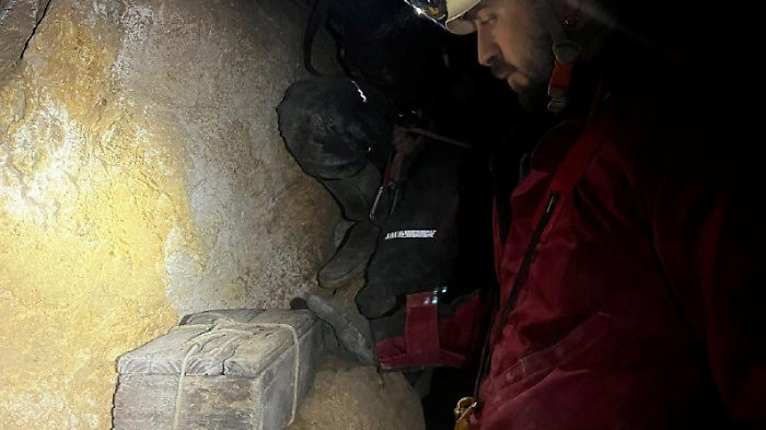 Trovato tesoro, ma &egrave; uno scherzo: nascosta una cassetta con una pergamena a firma del brigante &ldquo;L&rsquo;Amatriciano&rdquo; e un sacchetto