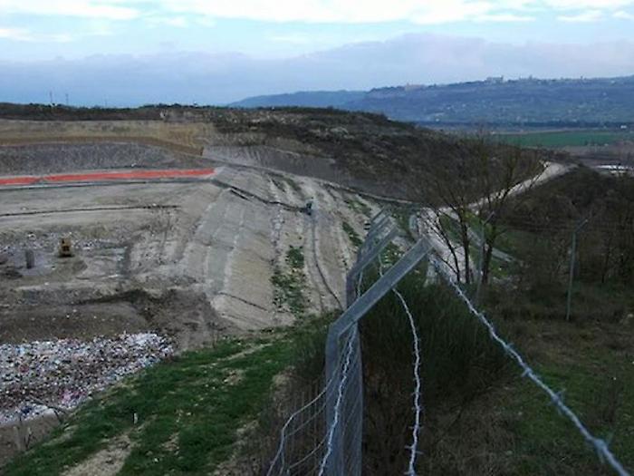 Discarica Le Crete, 44 mesi alla saturazione: scontro sul Piano rifiuti e stop all&rsquo;ampliamento