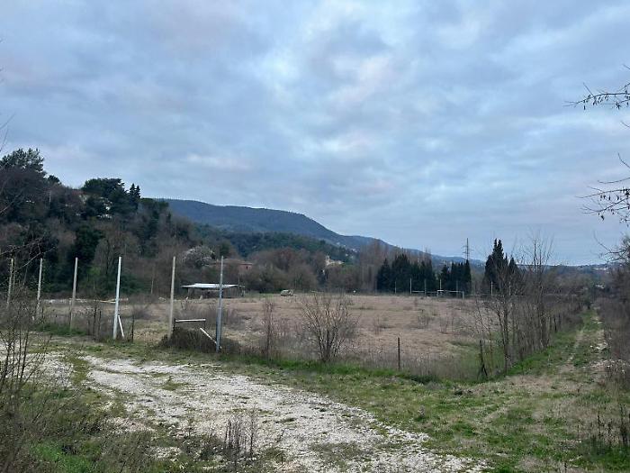 Sosta, si valuta il campo Sant&rsquo;Alfio: l'area sportiva di propriet&agrave; della Curia potrebbe essere trasformata in parcheggio