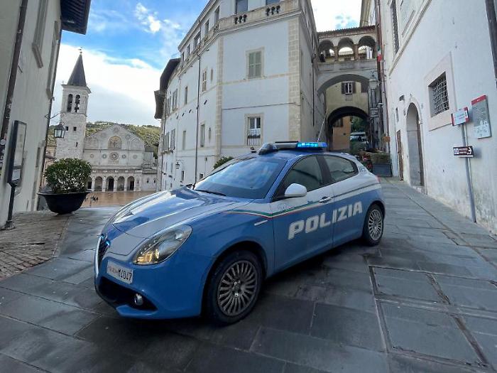 Gira con un tirapugni: denunciato minorenne