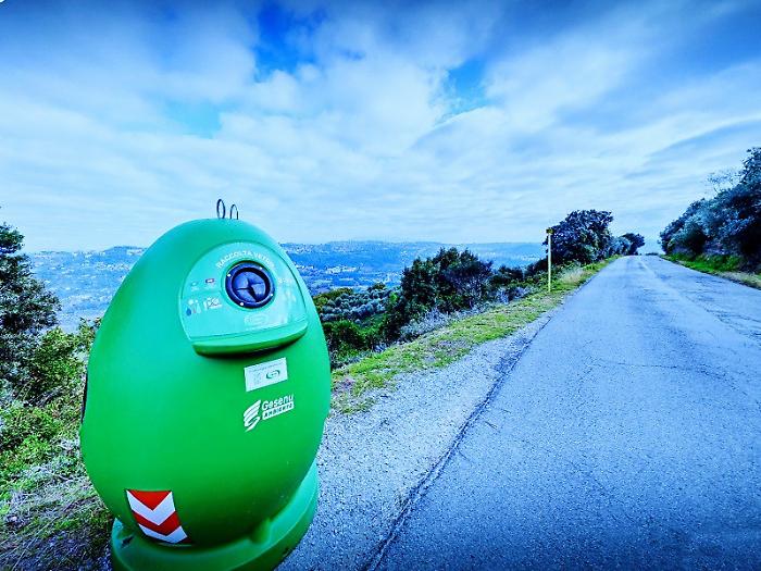 Rilancio per la raccolta del vetro: in arrivo 50 campane con un nuovo design