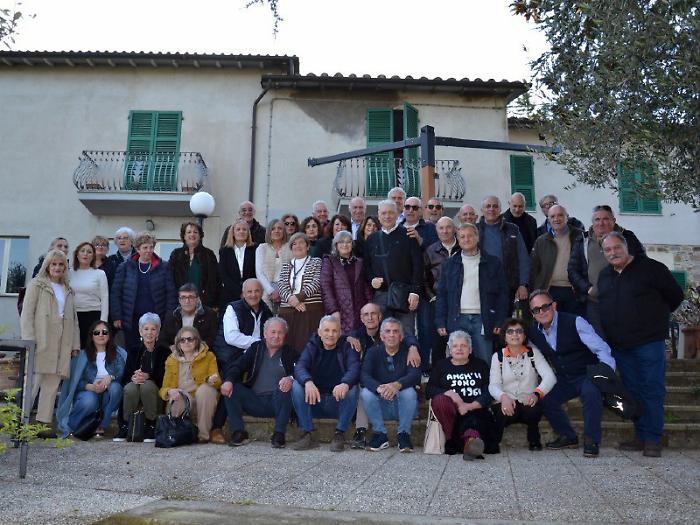 Una cena per festeggiare insieme i 65 anni