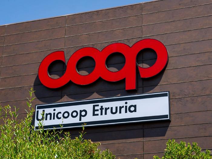 Unicoop Etruria trova l'accordo con i sindacati sul piano industriale: dalla massima tutela occupazionale agli incentivi per gli esodi volontari. Tutti i dettagli