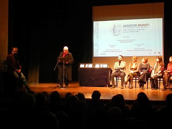 Umbertide, applausi al festival Amatori riuniti: vince Il teatro comico della compagnia La Graticcia di Verona