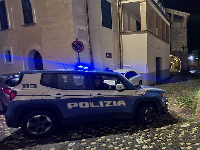 Foligno, episodio violento in piazza del Grano: indaga la polizia