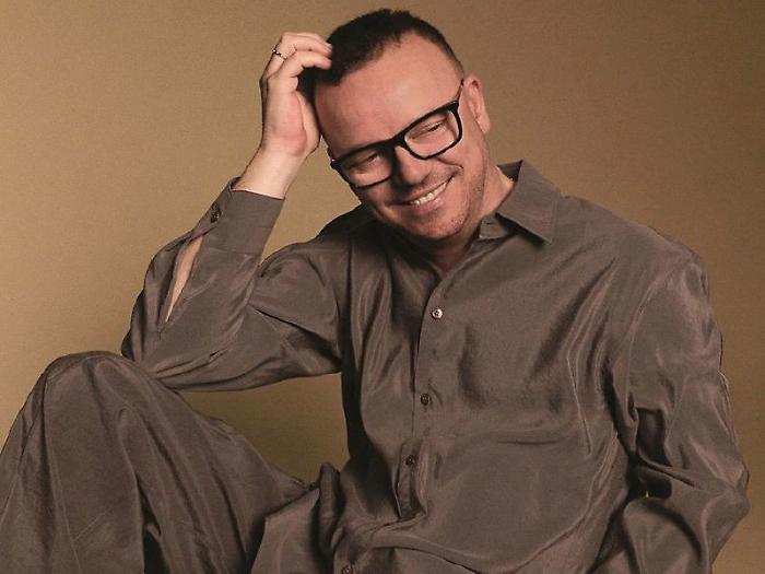 Gigi D&rsquo;Alessio apre il tour nei palazzetti: domenica la data zero al PalaTerni