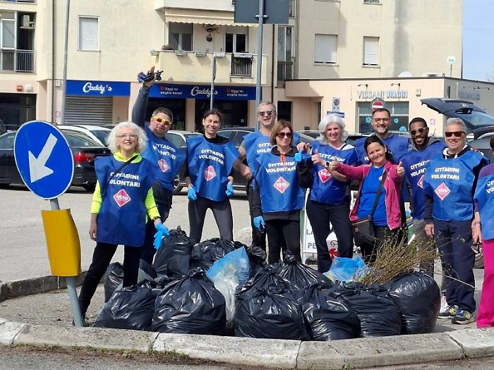 Spoleto, volontari di Retake ripuliscono la citt&agrave; 
