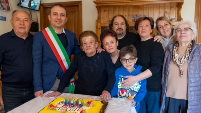 Giuseppa ha spento 100 candeline: vent&rsquo;anni fa un errore burocratico le aveva certificato la morte