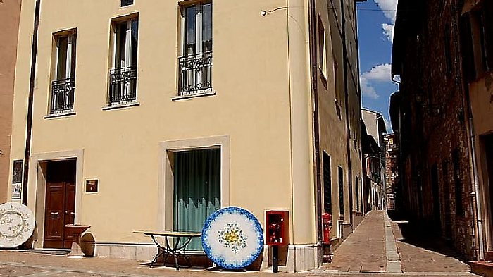 Alla sala Capitini, incontro su sovraindebitamento, gioco d&rsquo;azzardo e povert&agrave;: quando il debito diventa fragilit&agrave;