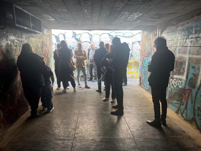 Quartiere spaccato a met&agrave; dal sottopasso nel degrado