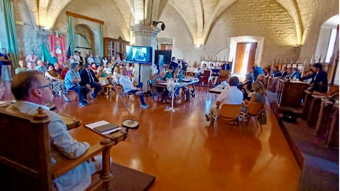 La maggioranza si ricompatta: coalizione al governo verso la ricucitura dopo le dimissioni dell&rsquo;assessore Rughi e lo strappo in aula di Gubbio Civica