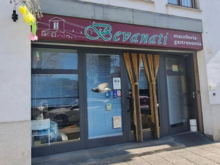 La storica macelleria Bevanati lascia il centro storico di Foligno, il saluto degli esercenti: "Punto di riferimento"