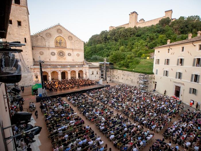 Spoleto, il Festival dei Due Mondi cerca figuranti over 65 per l&rsquo;opera inaugurale