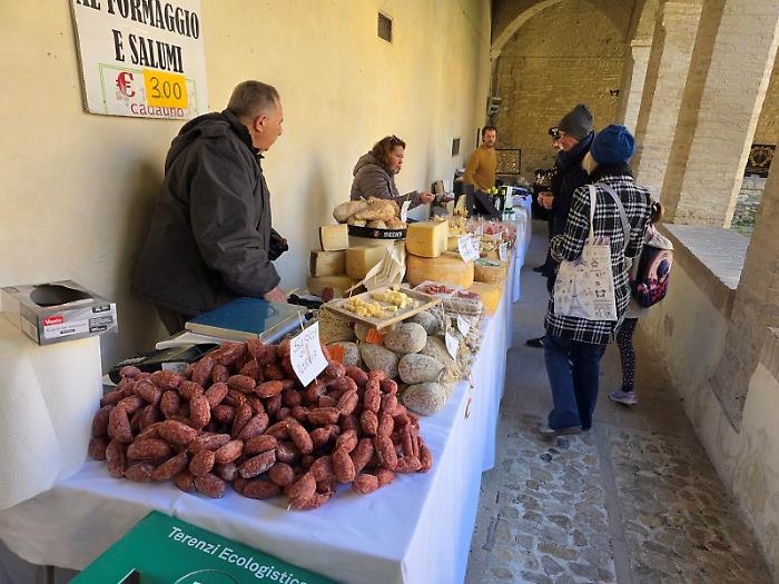  A Montefalco viaggio tra sapori e tradizioni del territorio: inaugurata la mostra mercato delle eccellenze alimentari e dell'artigianato