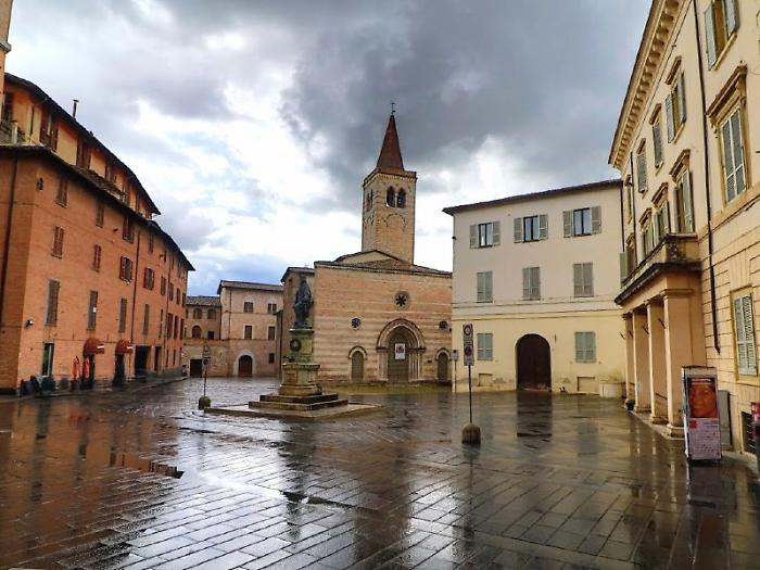 All&rsquo;ex Piermarini la citt&agrave; si racconta negli scatti di Antonio Ventura