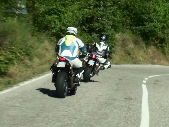 Il comitato spontaneo dei cittadini: &ldquo;La strada Apecchiese nei fine settimana diventa un circuito&rdquo;