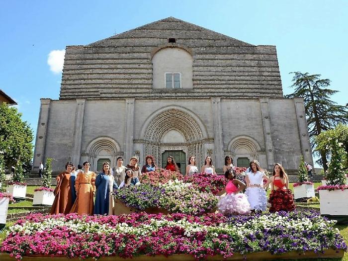 Torna la magia di Todi Fiorita: esposizioni e concerti per la 17esima edizione della kermesse