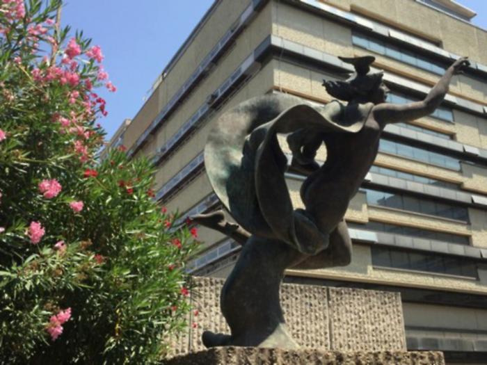 Il relais in Umbria al centro degli intrighi tra l&rsquo;ex 007 e la Sind